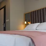 L'opera Deluxe Hotel