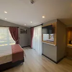 L'opera Deluxe Hotel