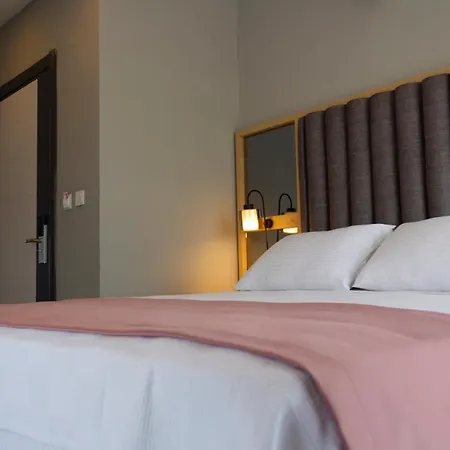 L'opera Deluxe Hotel